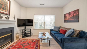 Cozy 1-BR apartment with a seasonal pool